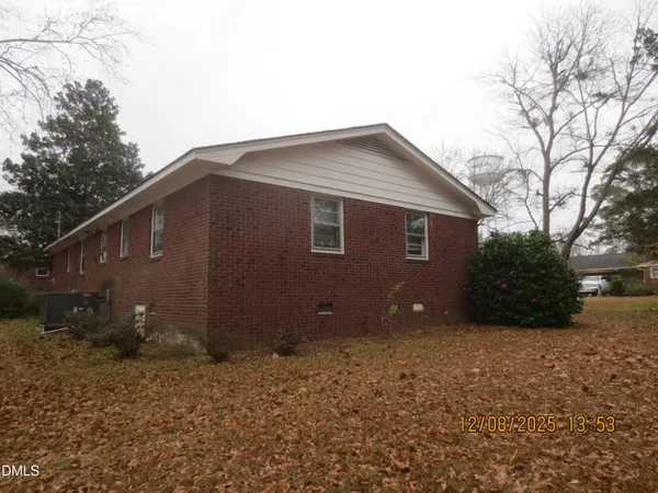 $1,800 | 25 East North Street, Angier, NC 27501