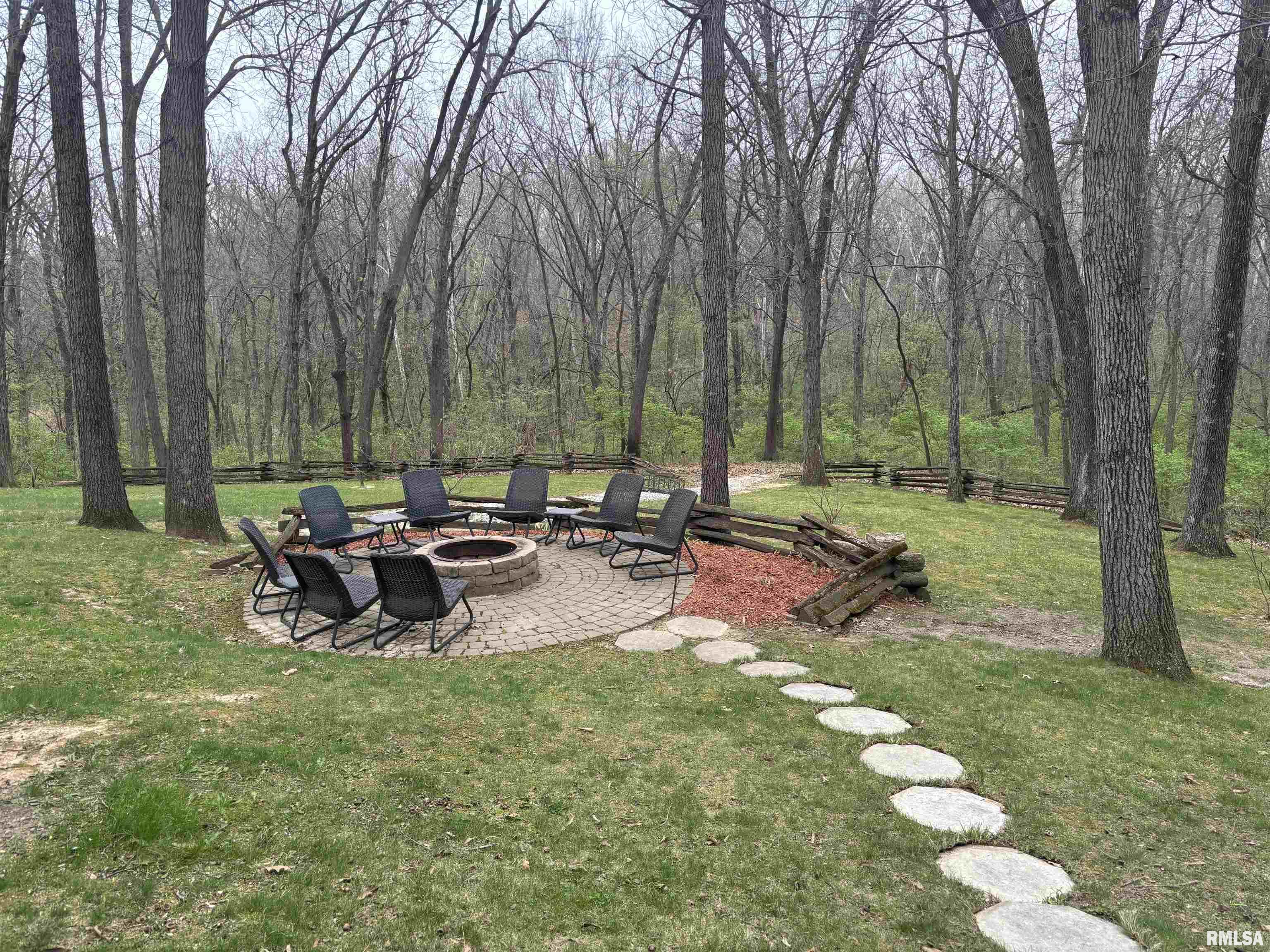 603 Loft Lane Athens, IL 62613 - Photo 2 of 2