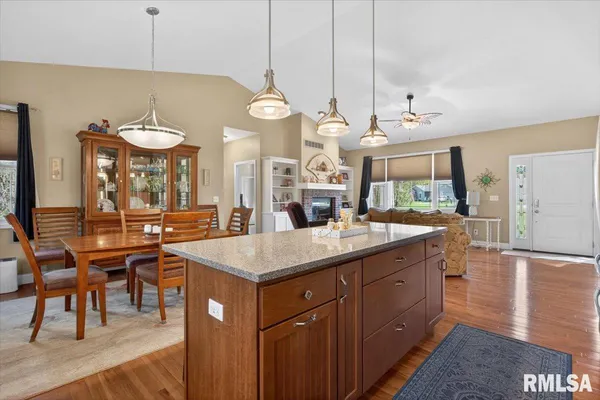 $611,000 | 603 Loft Lane, Athens, IL 62613