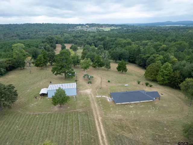 a view of a tennis court