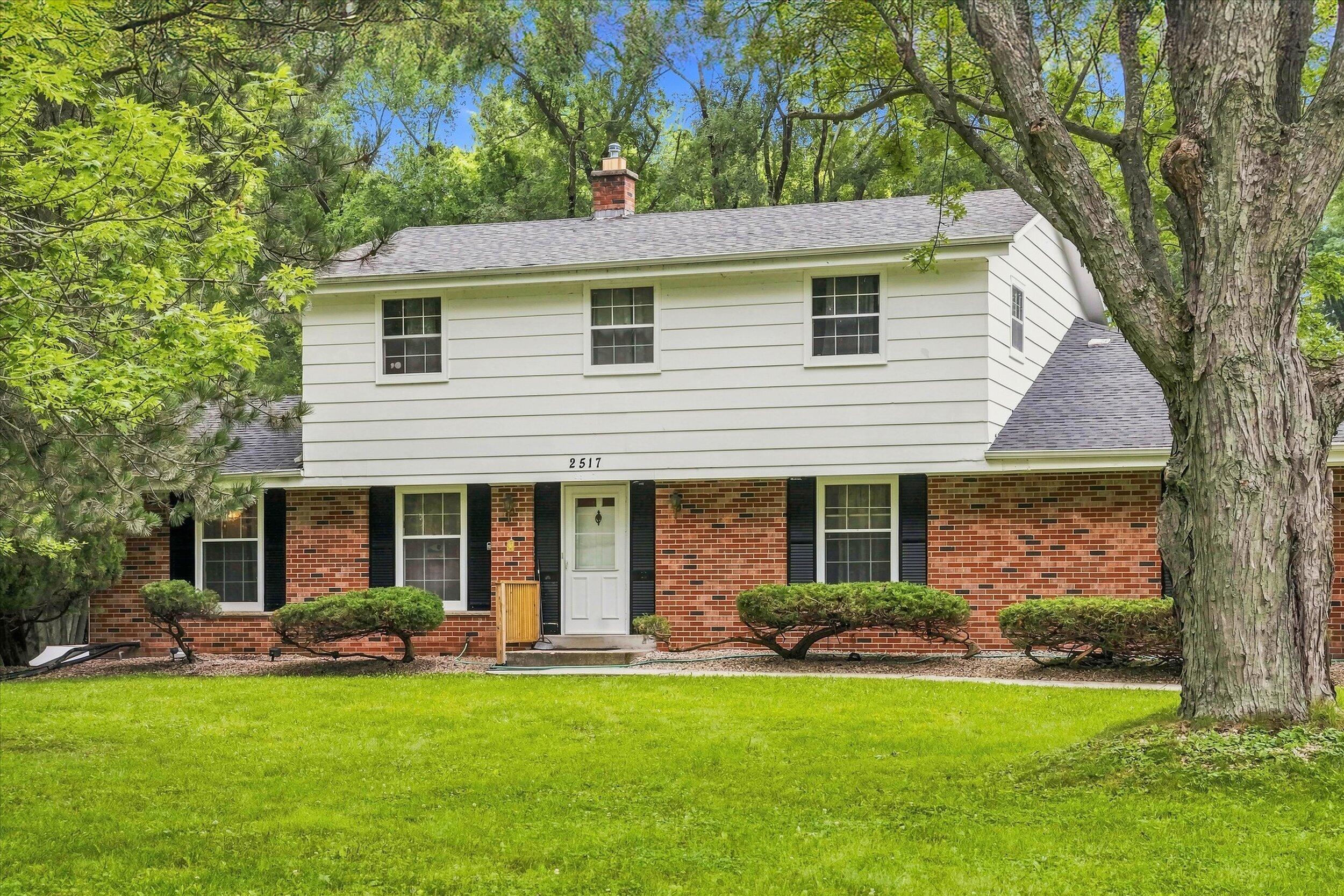 2517 West Chestnut Road Mequon, WI 53092 - Photo 41 of 59 41-Front Exterior