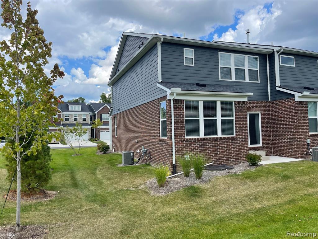 43545 Prospect Lane Novi, MI 48375 - Photo 2 of 22
