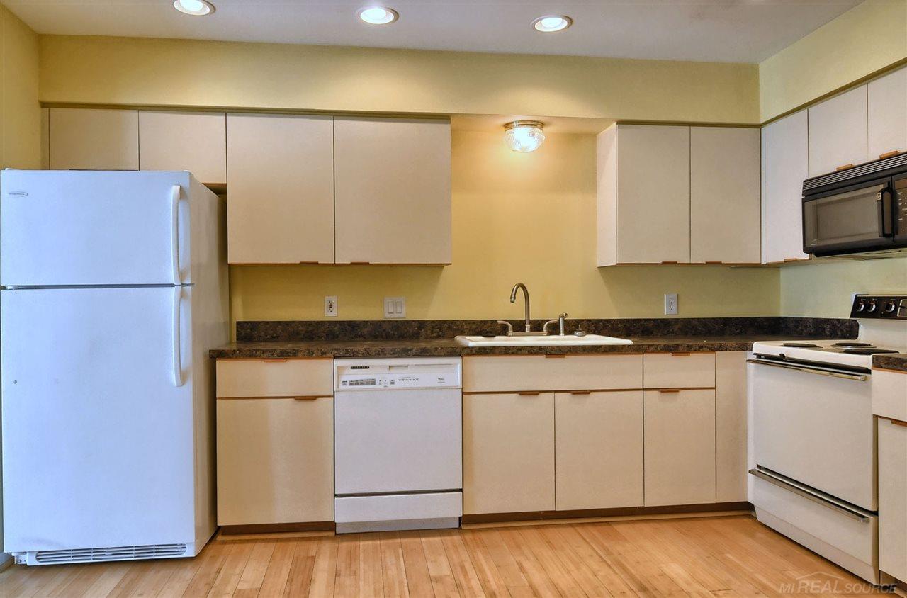 734 Hamilton Court, Unit 116 Rochester Hills, MI 48307 - Photo 18 of 28