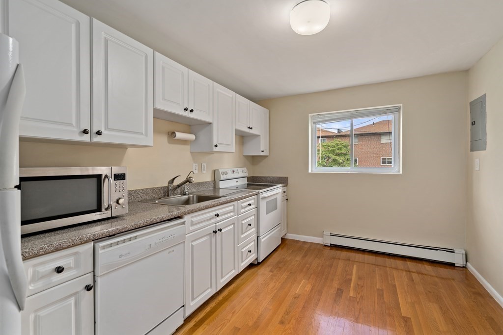 68 Bryon Road, Unit 3 Chestnut Hill, MA 02467 - Photo 4 of 11