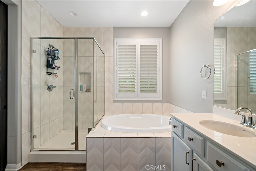 30640 Lone Pine Drive Menifee, CA 92584 - Photo 28 of 48 a bathroom with a bathtub and a sink
