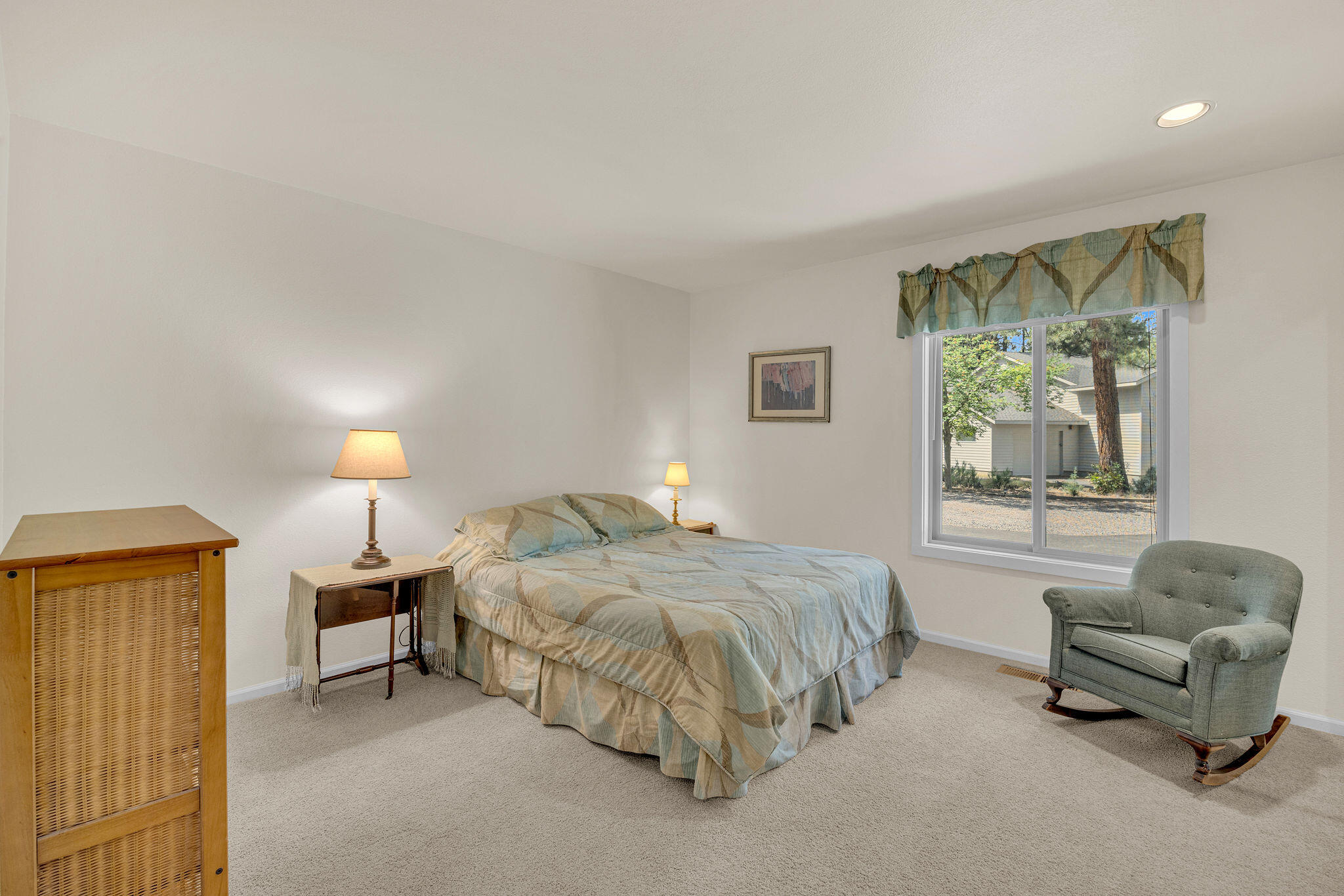 60142 West Ridgeview Drive Bend, OR 97702 - Photo 33 of 49 Second Bedroom