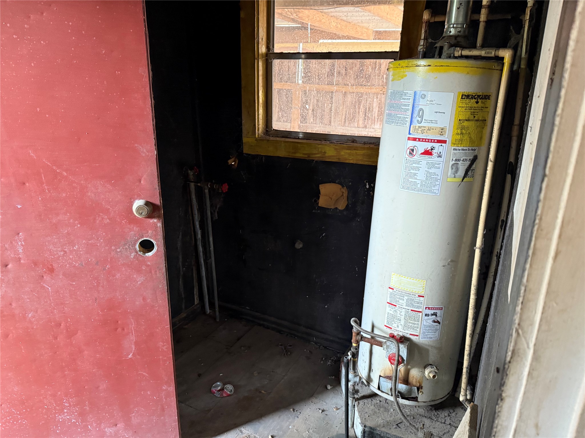 7952 Cinderella Street Houston, TX 77028 - Photo 9 of 18 Mud room/laundry room