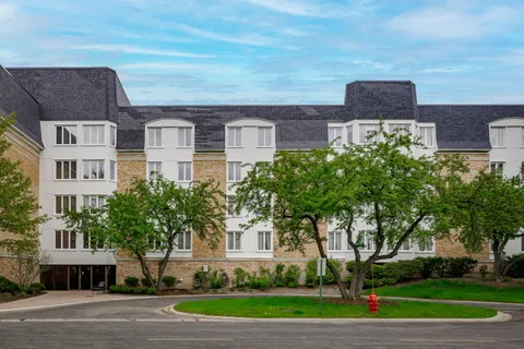 $289,900 | 200 Lake Boulevard, Unit 415, Buffalo Grove, IL 60089