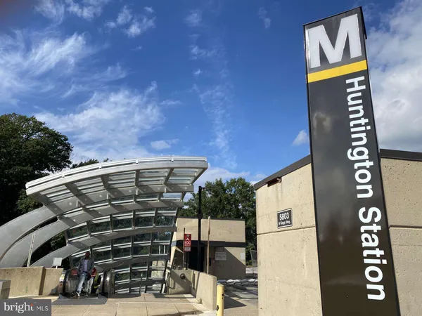 $2,300 | 5903 Mt Eagle Drive, Unit 1207, Alexandria, VA 22303