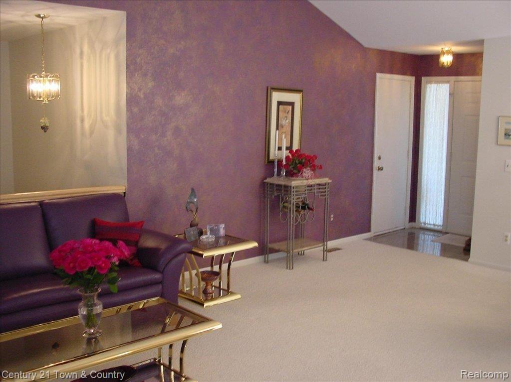 375 Huntington Court Rochester, MI 48307 - Photo 6 of 10 DSC03409