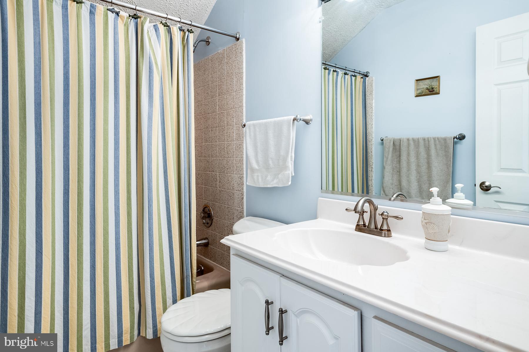 8111 Ventnor Road Pasadena, MD 21122 - Photo 19 of 30 Full bath upstairs for bedrooms 2 and 3