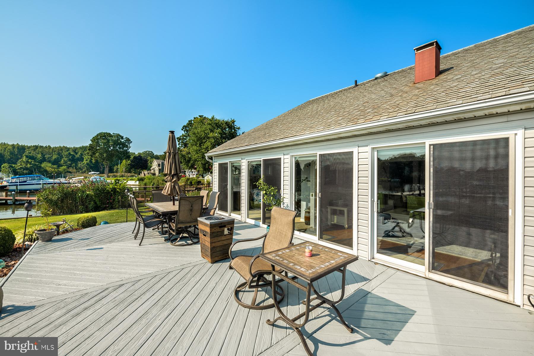 8111 Ventnor Road Pasadena, MD 21122 - Photo 7 of 30 Spacious waterside deck