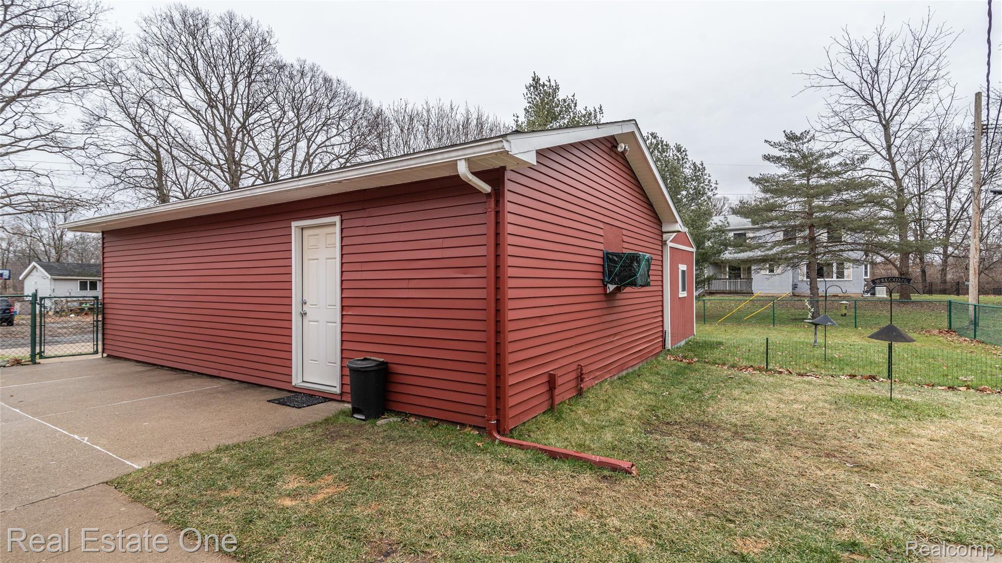 698 Center Ridge South Lyon, MI 48178 - Photo 12 of 48 Heated & A/C