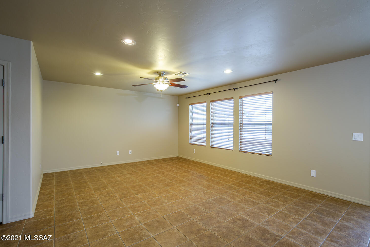 5741 West Rattler Street Tucson, AZ 85742 - Photo 5 of 32