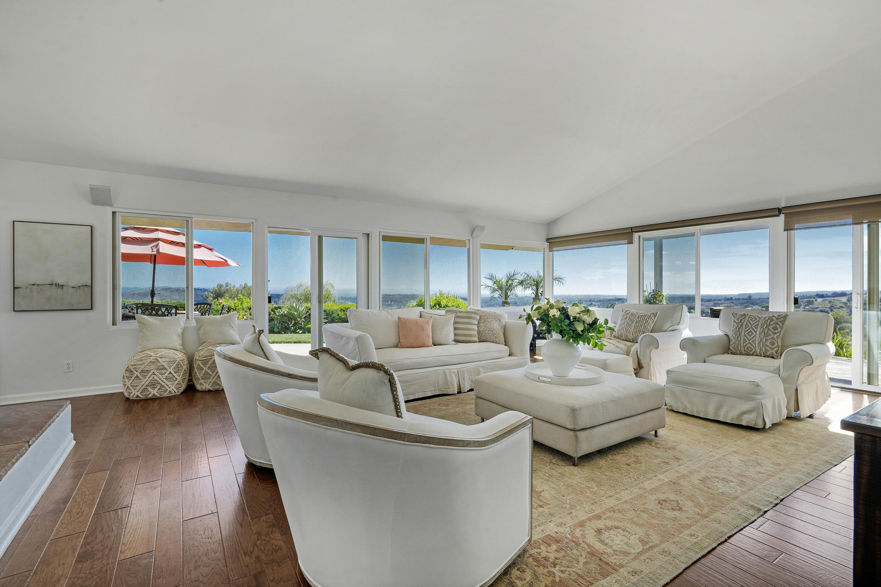 407 Northridge Road Santa Barbara, CA 93105 - Photo 3 of 27 Living Room