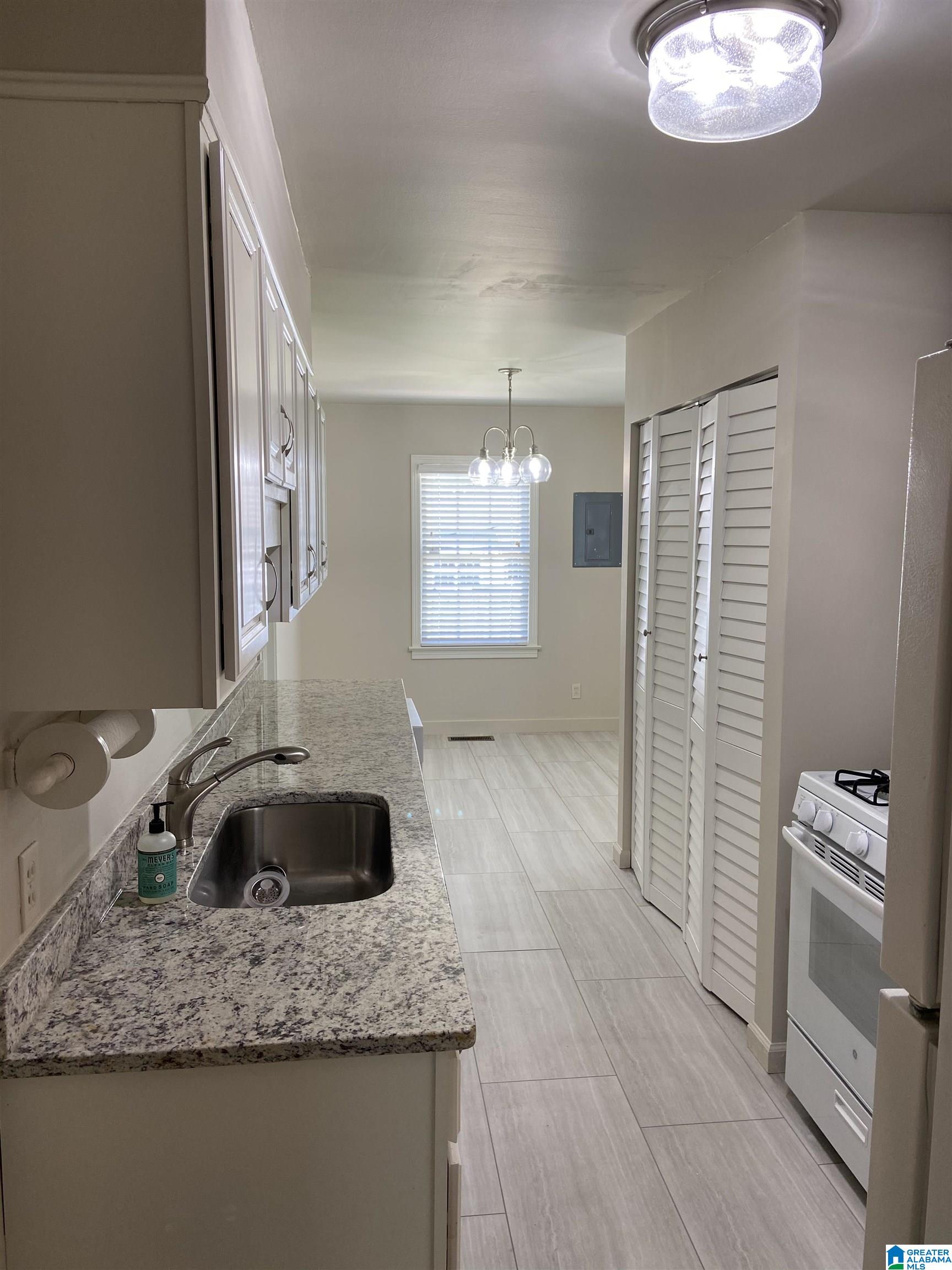 244 Raleigh Avenue Birmingham, AL 35209 - Photo 2 of 15