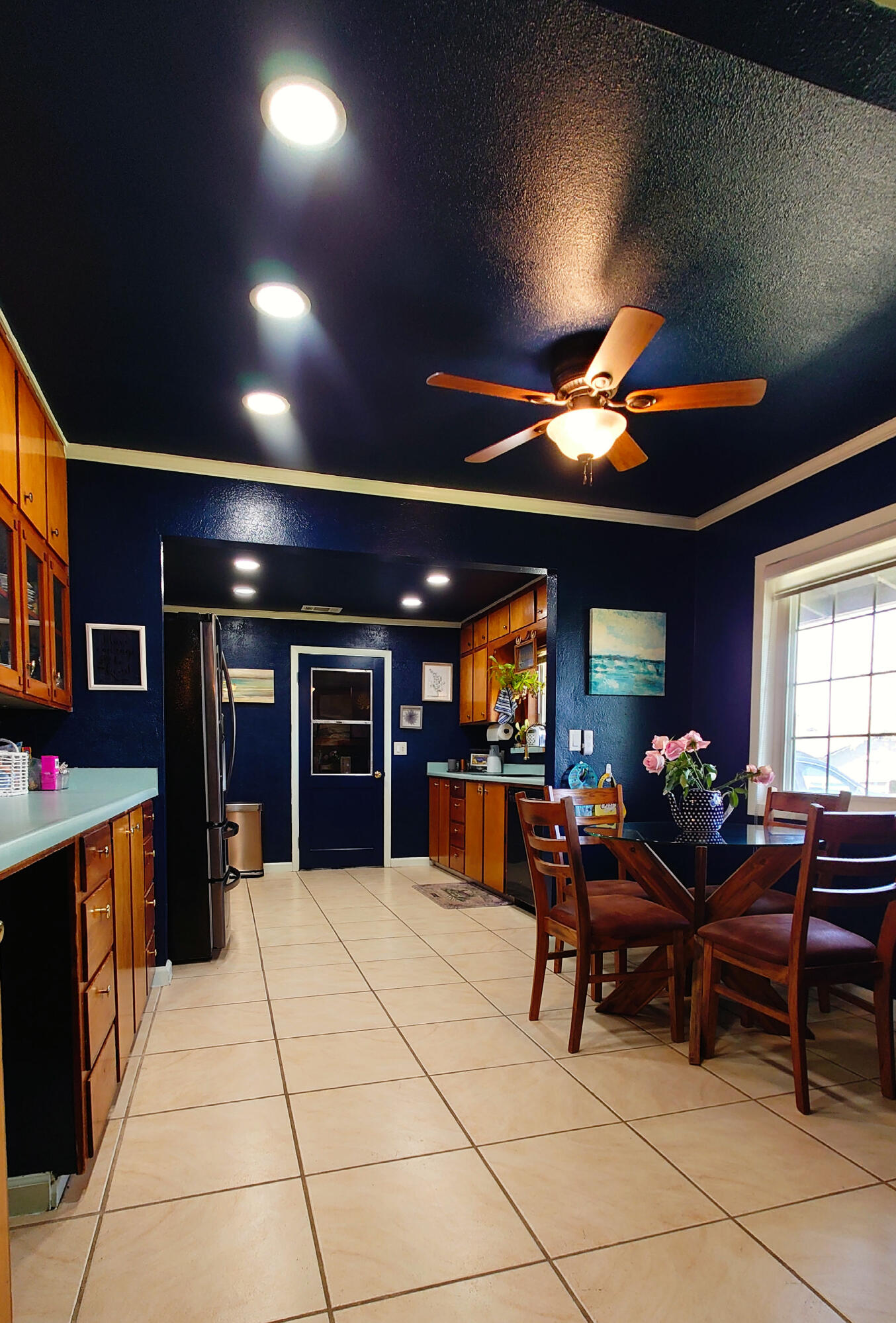 1713 Cascade Lane Redding, CA 96002 - Photo 4 of 12 a view of a big dining area with furniture