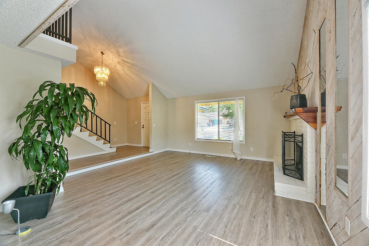 2749 Aldersgate Road Medford, OR 97504 - Photo 8 of 36 DSC_9662