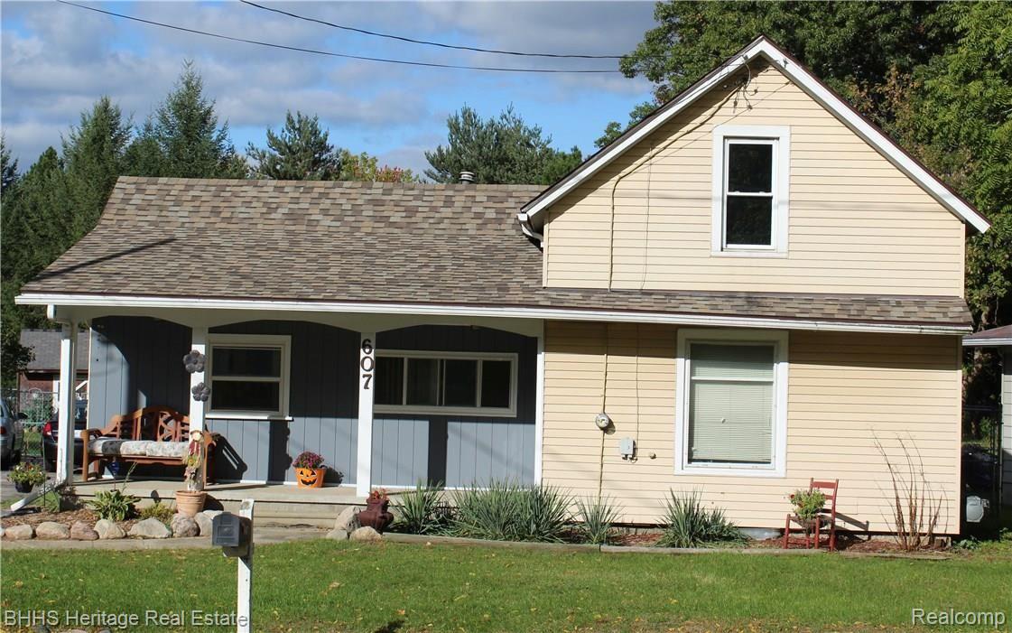 607 East South Holly Road Fenton, MI 48430 - Photo 2 of 36 front2.jpg