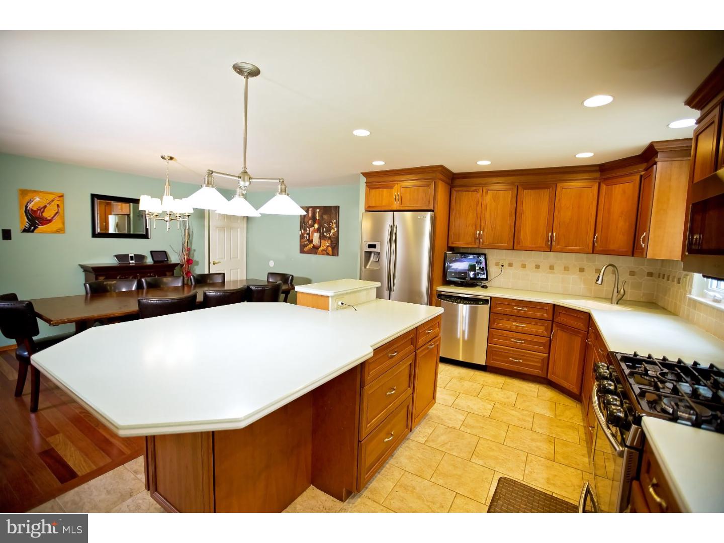754 Susquehanna Road Philadelphia, PA 19111 - Photo 8 of 23 Gallery Image 8