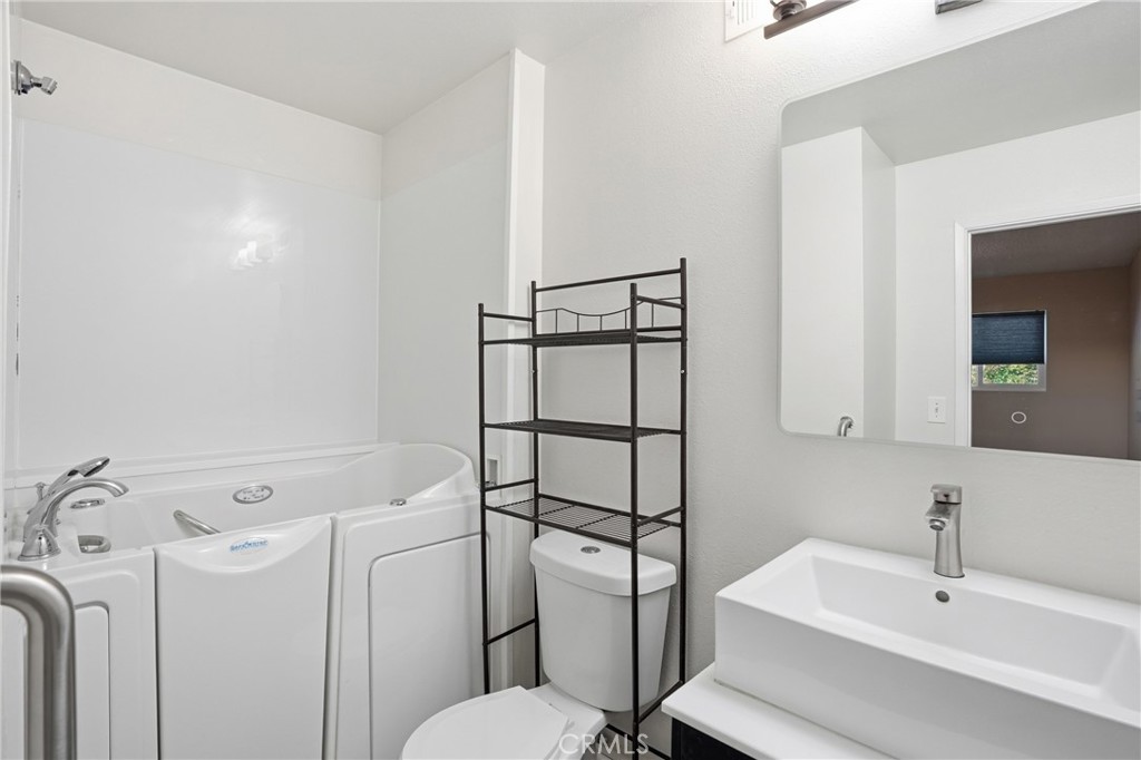 1740 Westfield Road Paso Robles, CA 93446 - Photo 12 of 18 Bathroom #2 En-Suite