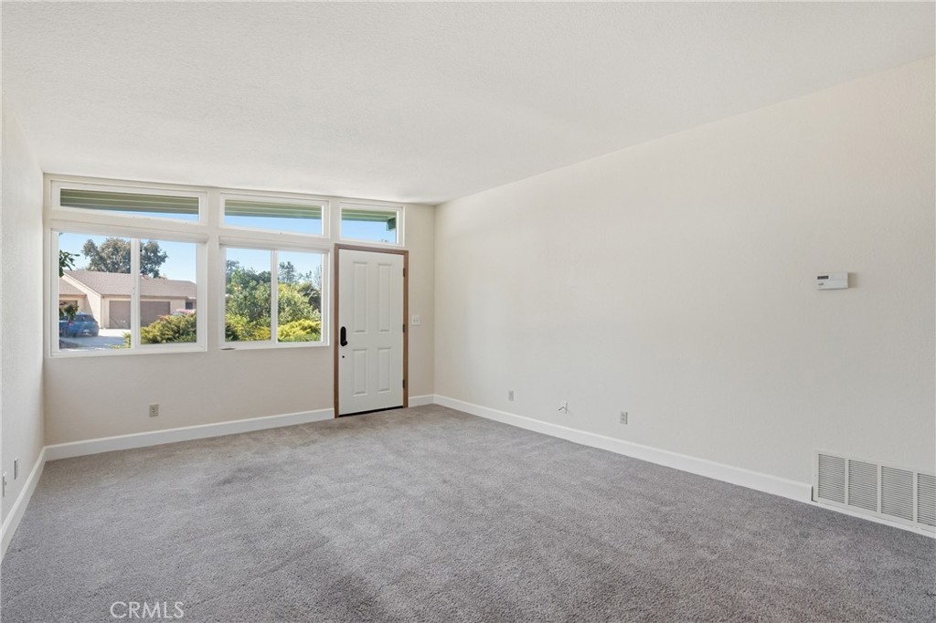 1740 Westfield Road Paso Robles, CA 93446 - Photo 3 of 18 Living Room
