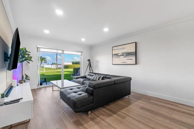 $5,500 | 311 East Ocean Avenue, Unit 103, Lantana, FL 33462