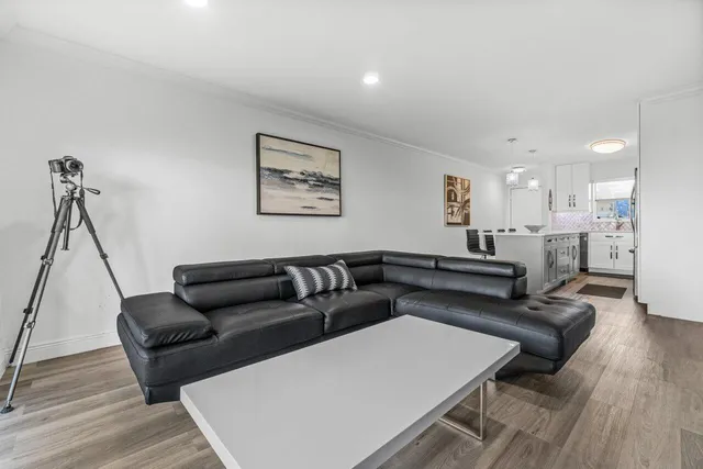 $5,500 | 311 East Ocean Avenue, Unit 103, Lantana, FL 33462