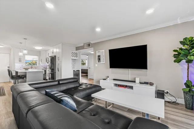 $5,500 | 311 East Ocean Avenue, Unit 103, Lantana, FL 33462