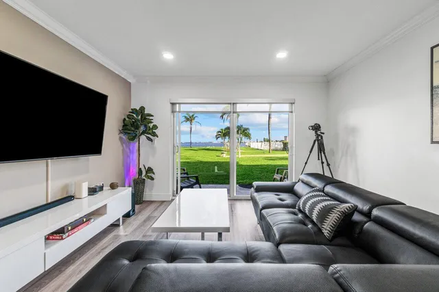 $5,500 | 311 East Ocean Avenue, Unit 103, Lantana, FL 33462