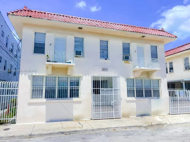 $1,195,000 | 711 Northwest 1st Street, Miami, FL 33128