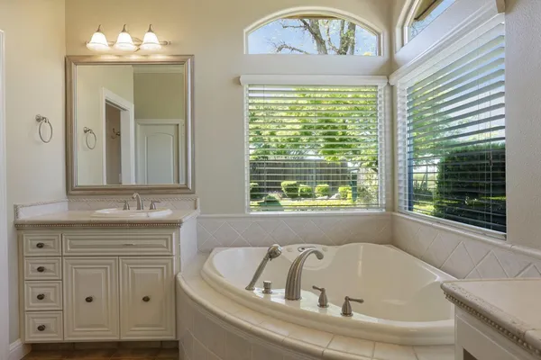 $875,000 | 2735 Bristol Lane, Lodi, CA 95242