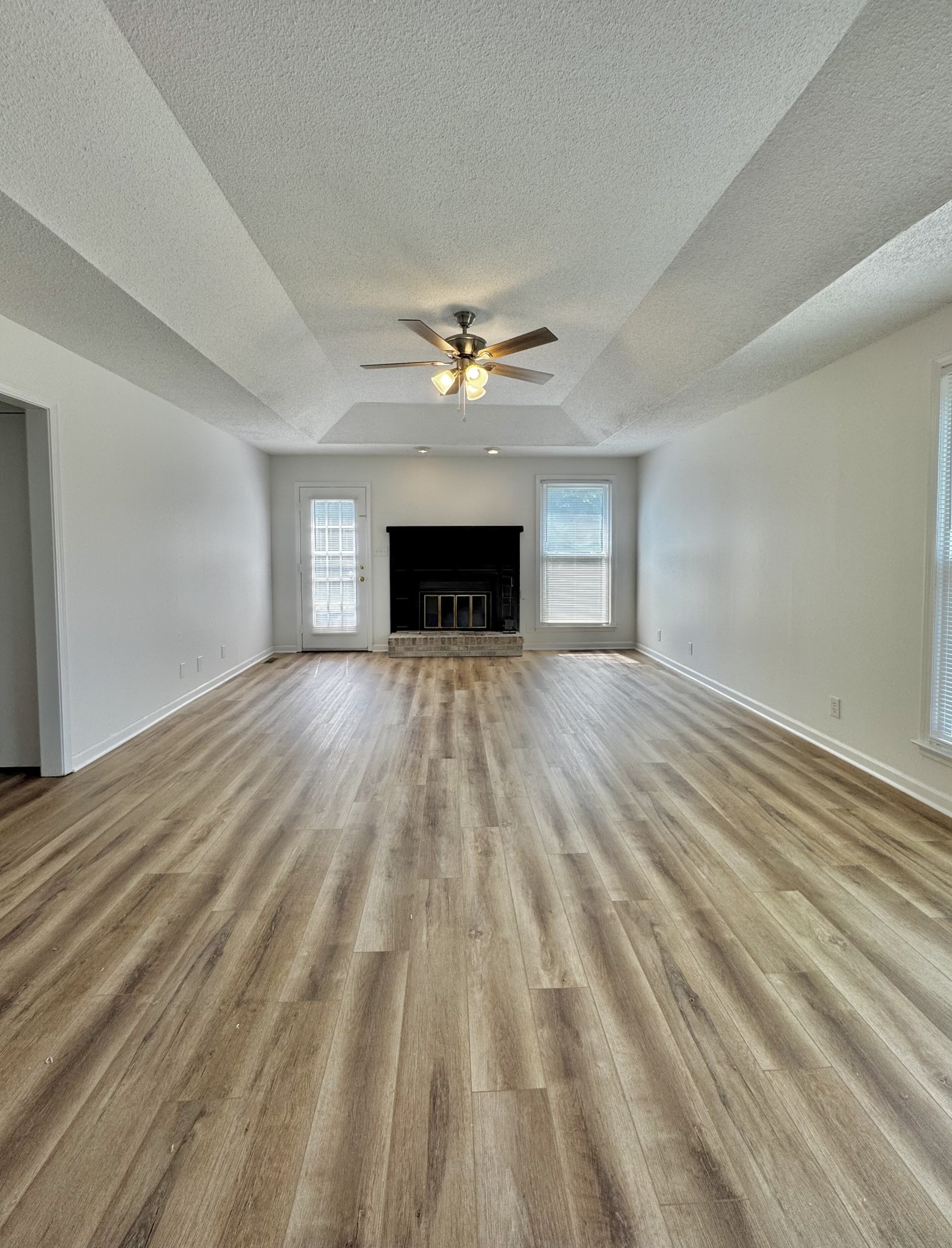1316 Sun Valley Road Clarksville, TN 37040 - Photo 3 of 10 Gallery Image 3