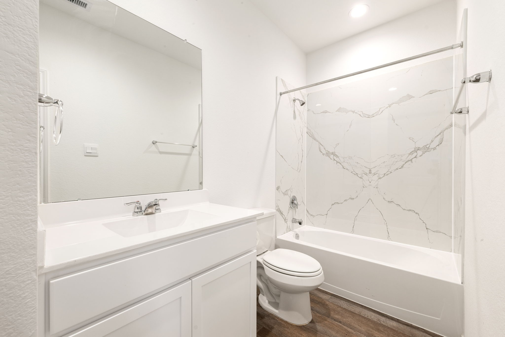 3023 Sycamore Run Lane Rosenberg, TX 77469 - Photo 20 of 26 Secondary Bath