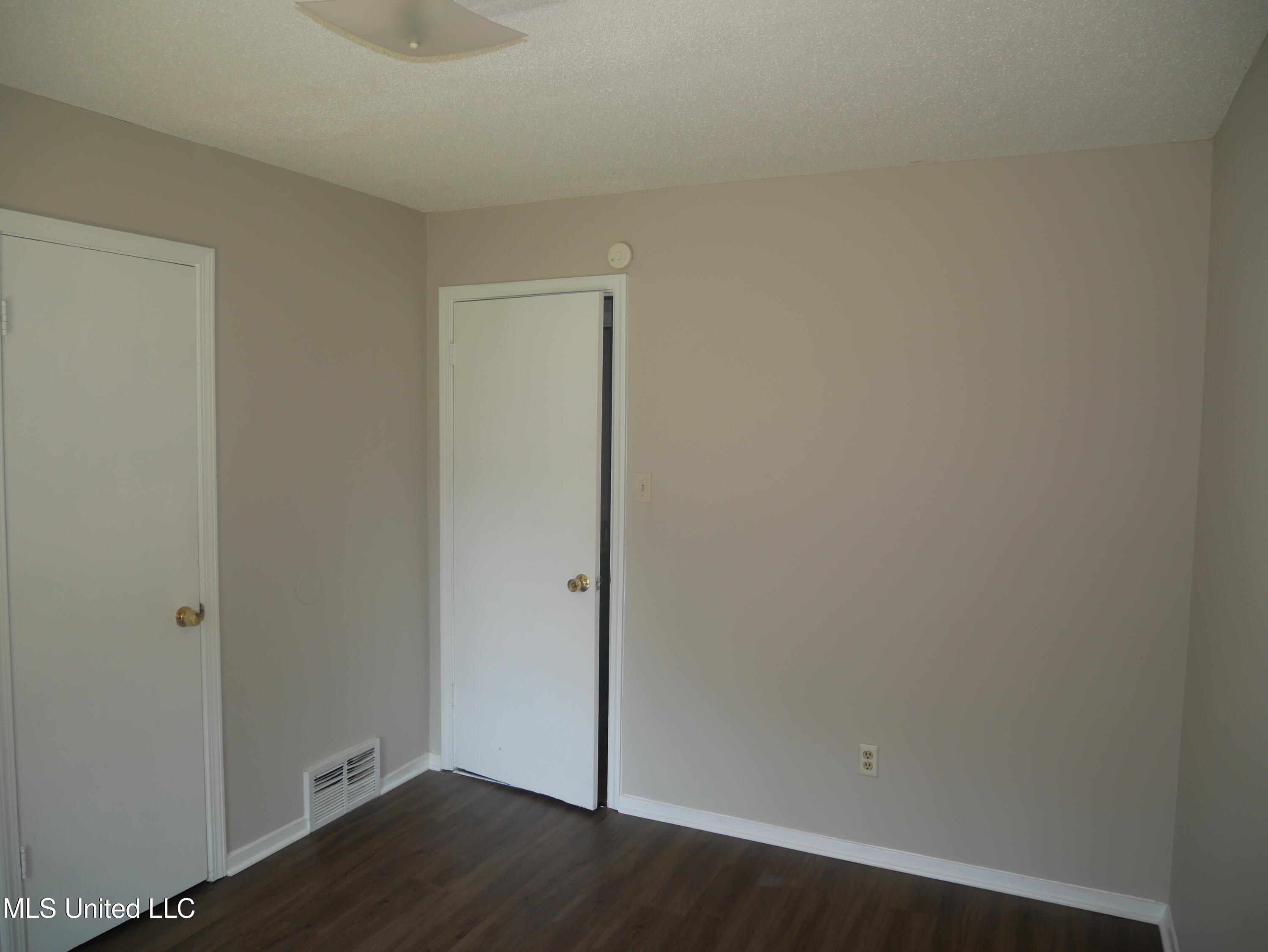 3420 Castle Drive Horn Lake, MS 38637 - Photo 12 of 26 P1090412