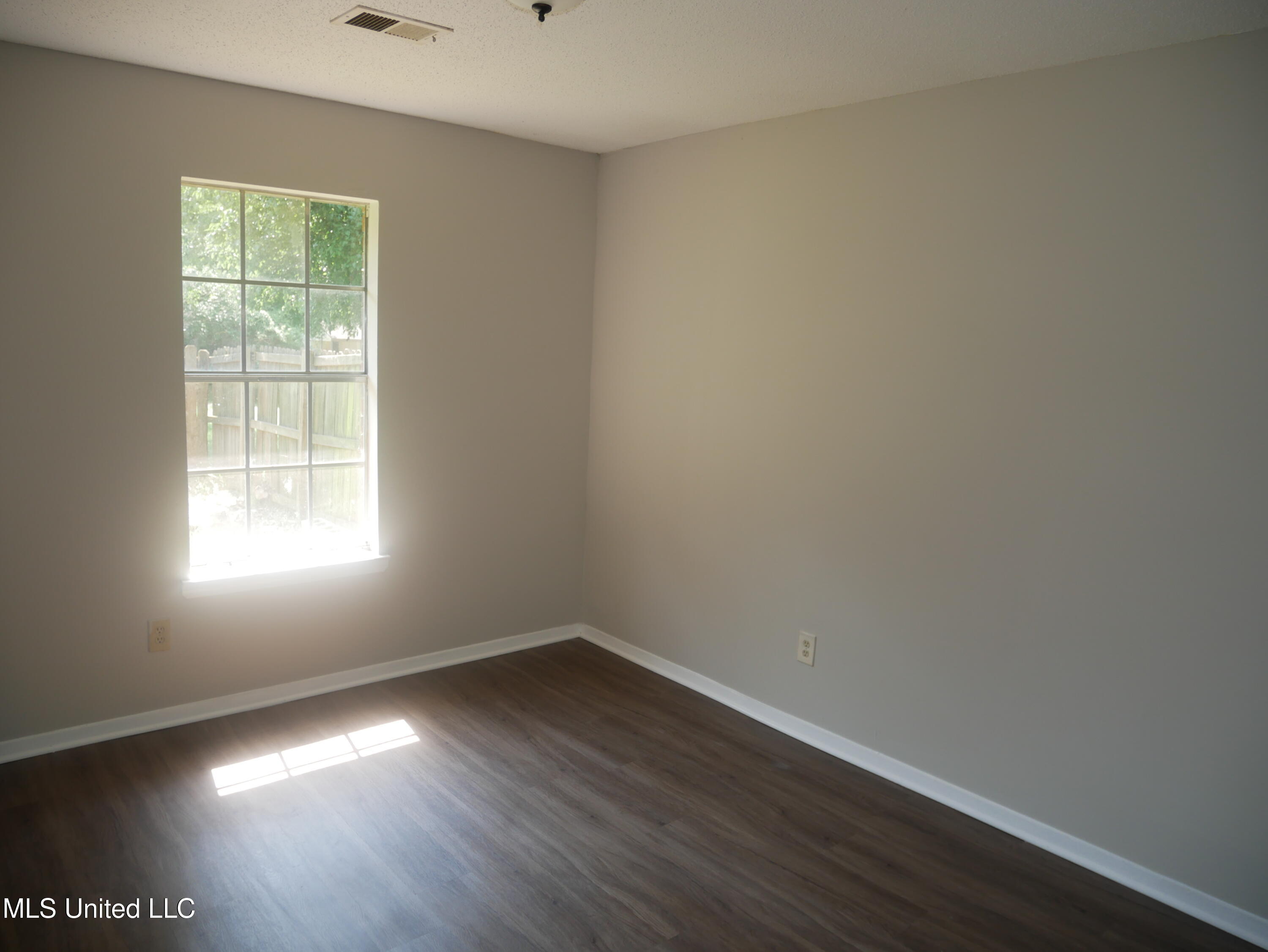 3420 Castle Drive Horn Lake, MS 38637 - Photo 15 of 26 P1090415