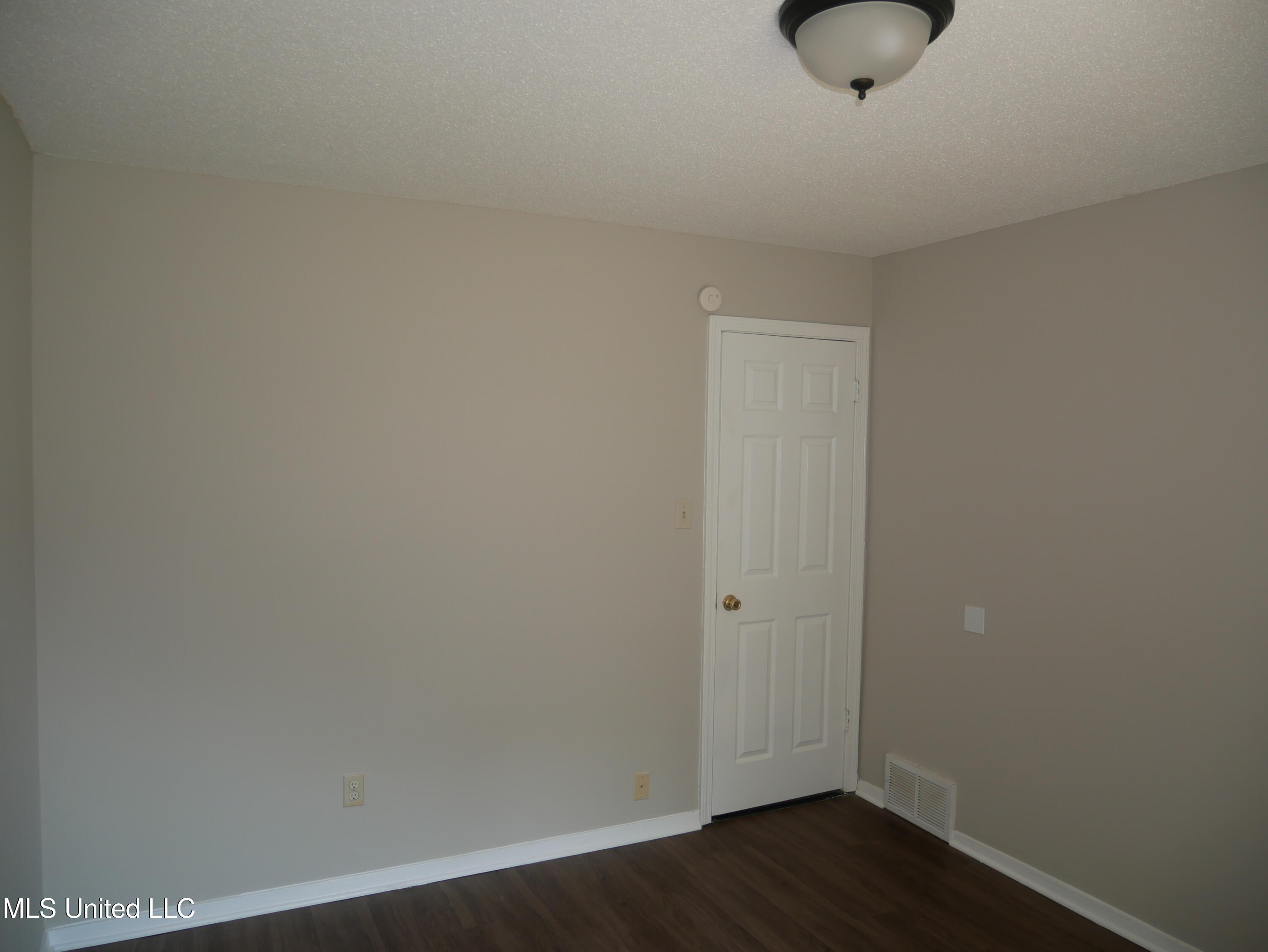 3420 Castle Drive Horn Lake, MS 38637 - Photo 17 of 26 P1090417