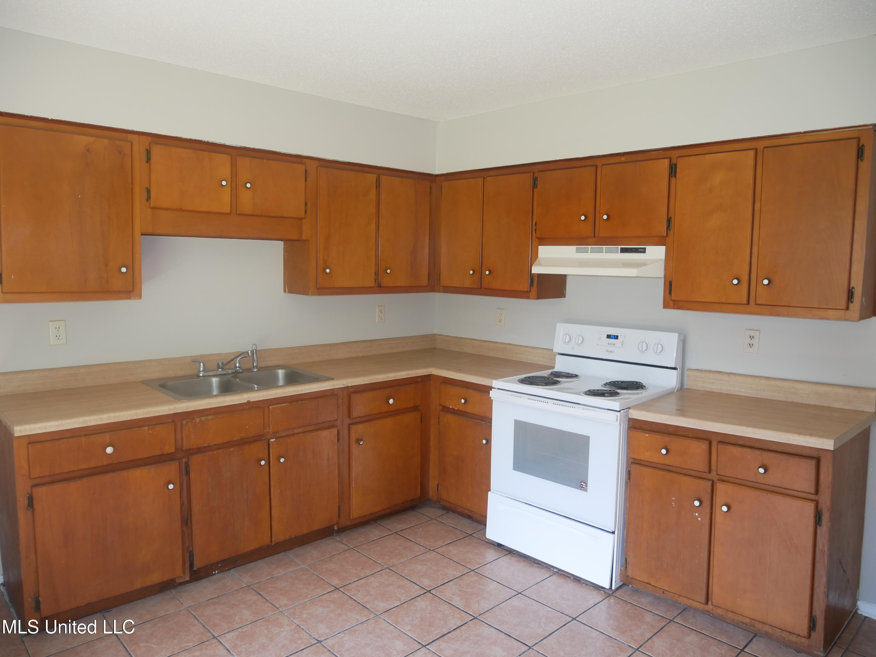 3420 Castle Drive Horn Lake, MS 38637 - Photo 4 of 26 P1090405