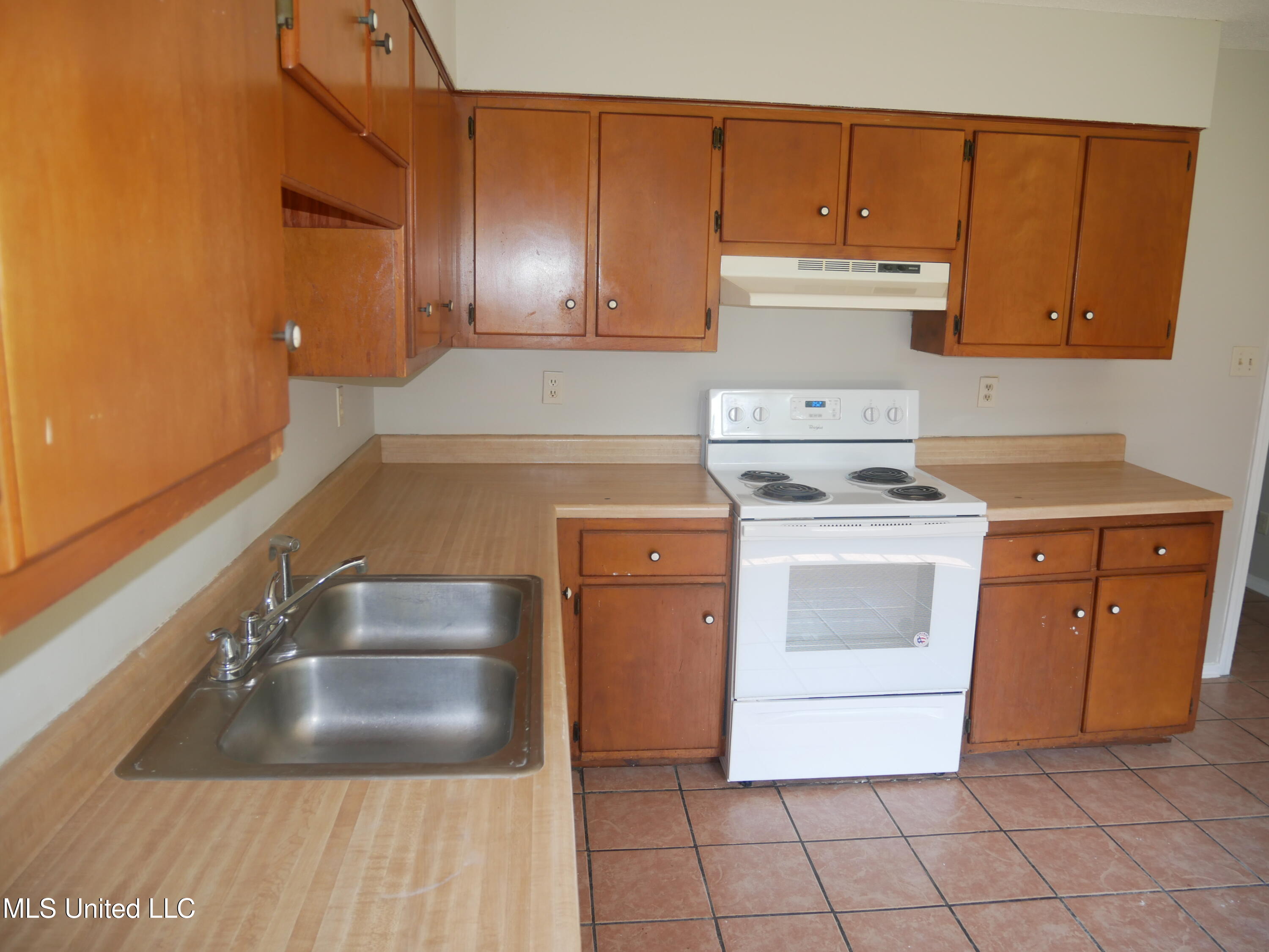 3420 Castle Drive Horn Lake, MS 38637 - Photo 5 of 26 P1090406