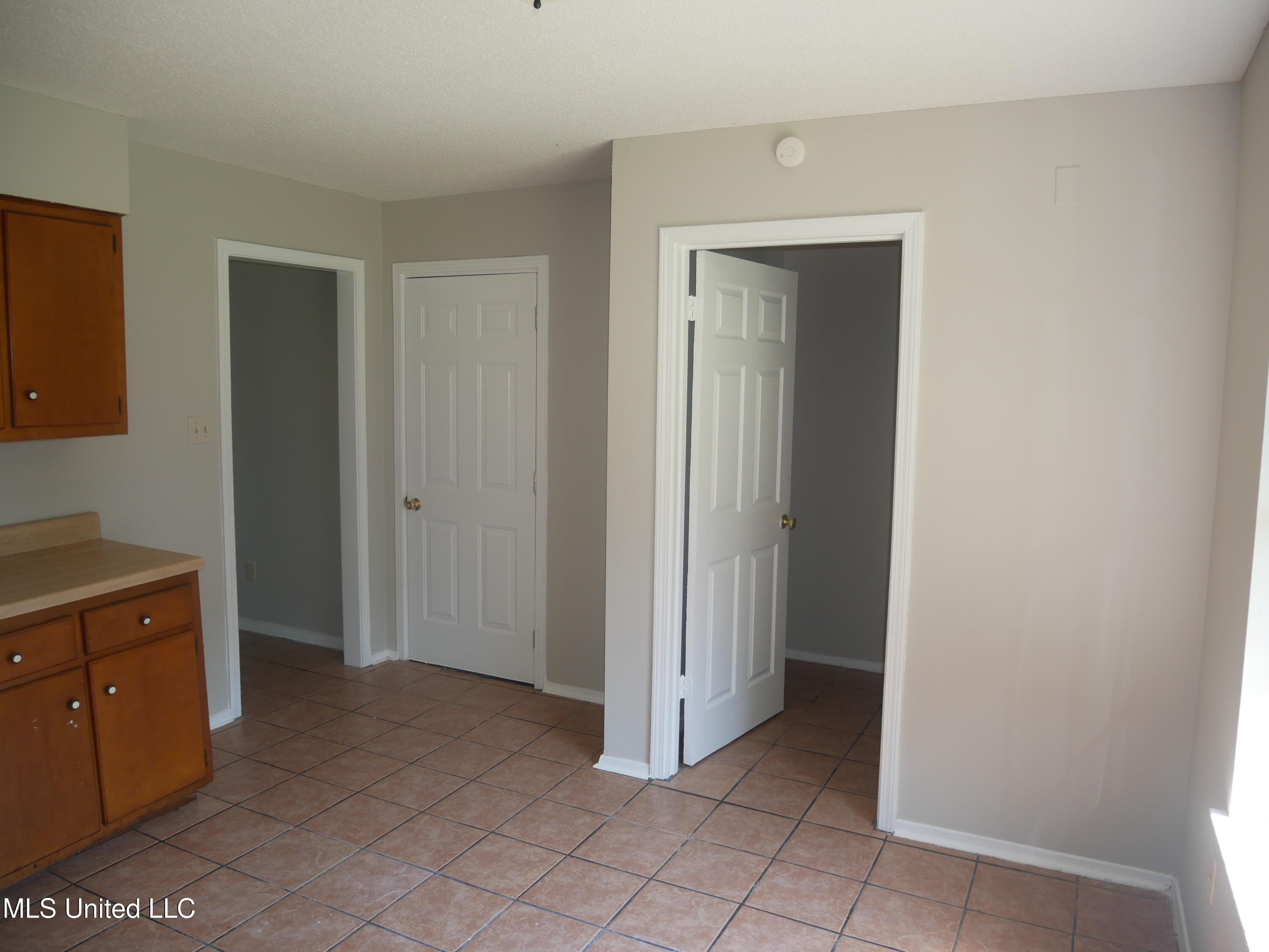 3420 Castle Drive Horn Lake, MS 38637 - Photo 6 of 26 P1090407