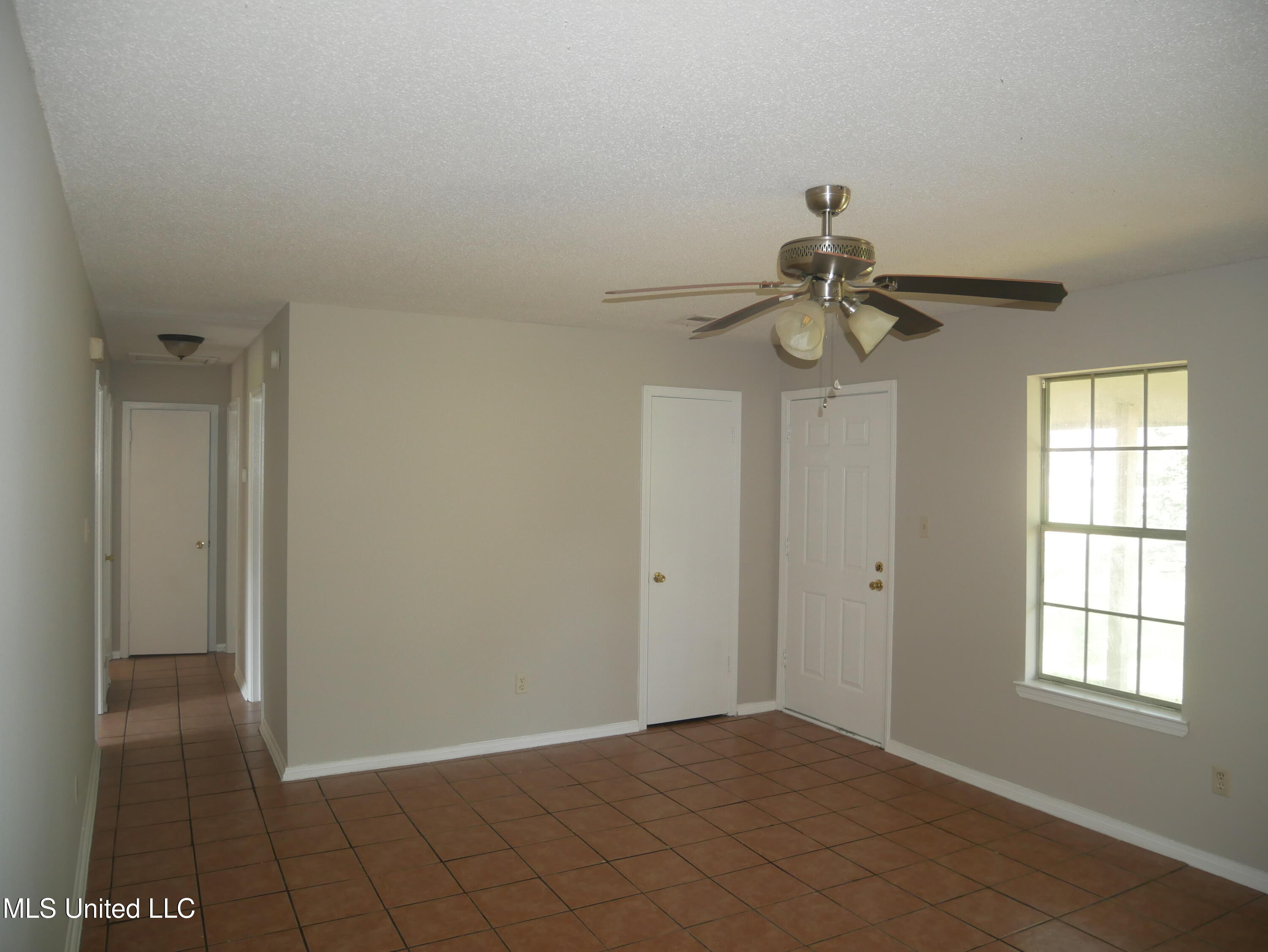 3420 Castle Drive Horn Lake, MS 38637 - Photo 7 of 26 P1090404