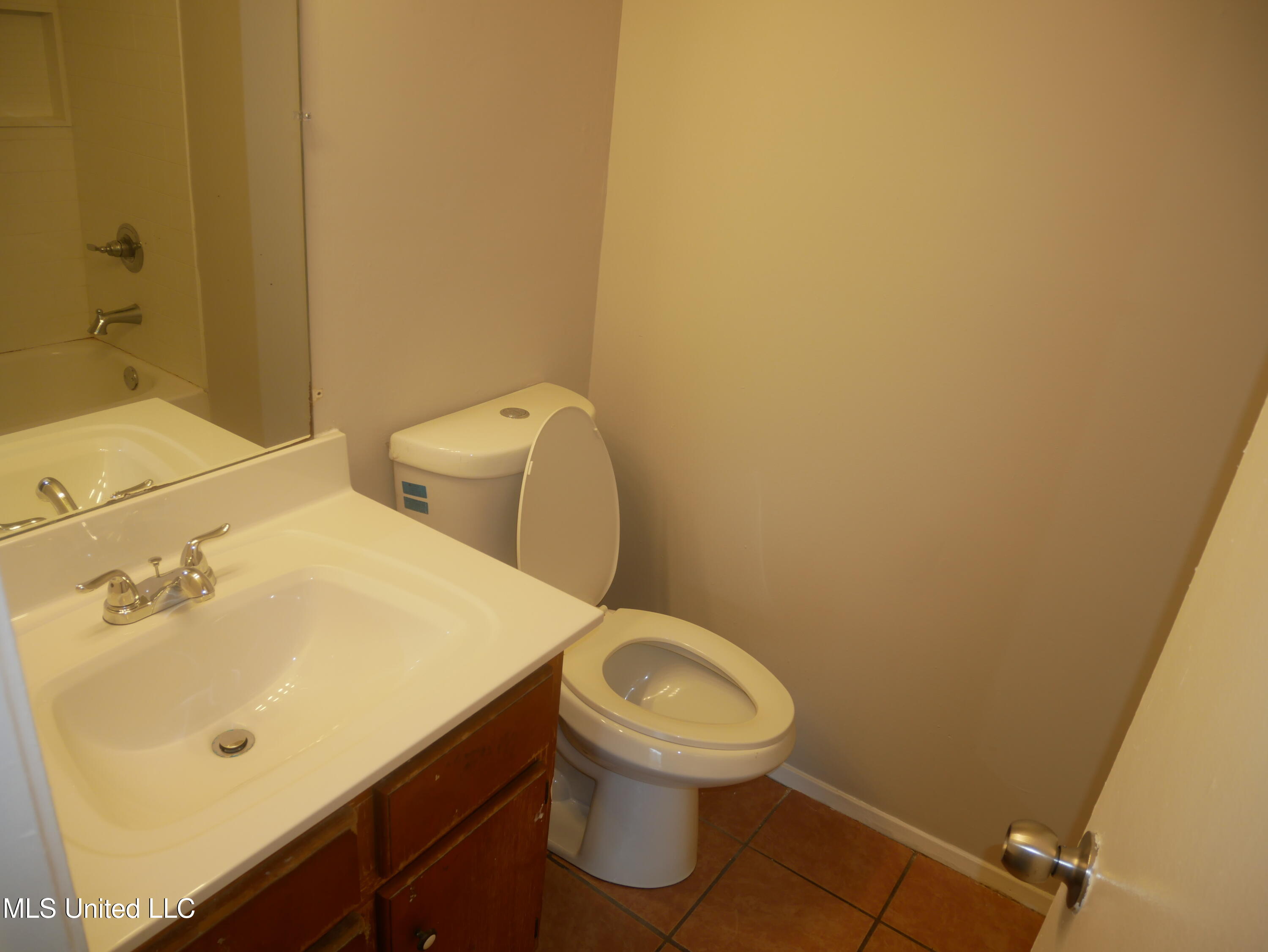 3420 Castle Drive Horn Lake, MS 38637 - Photo 10 of 26 P1090408