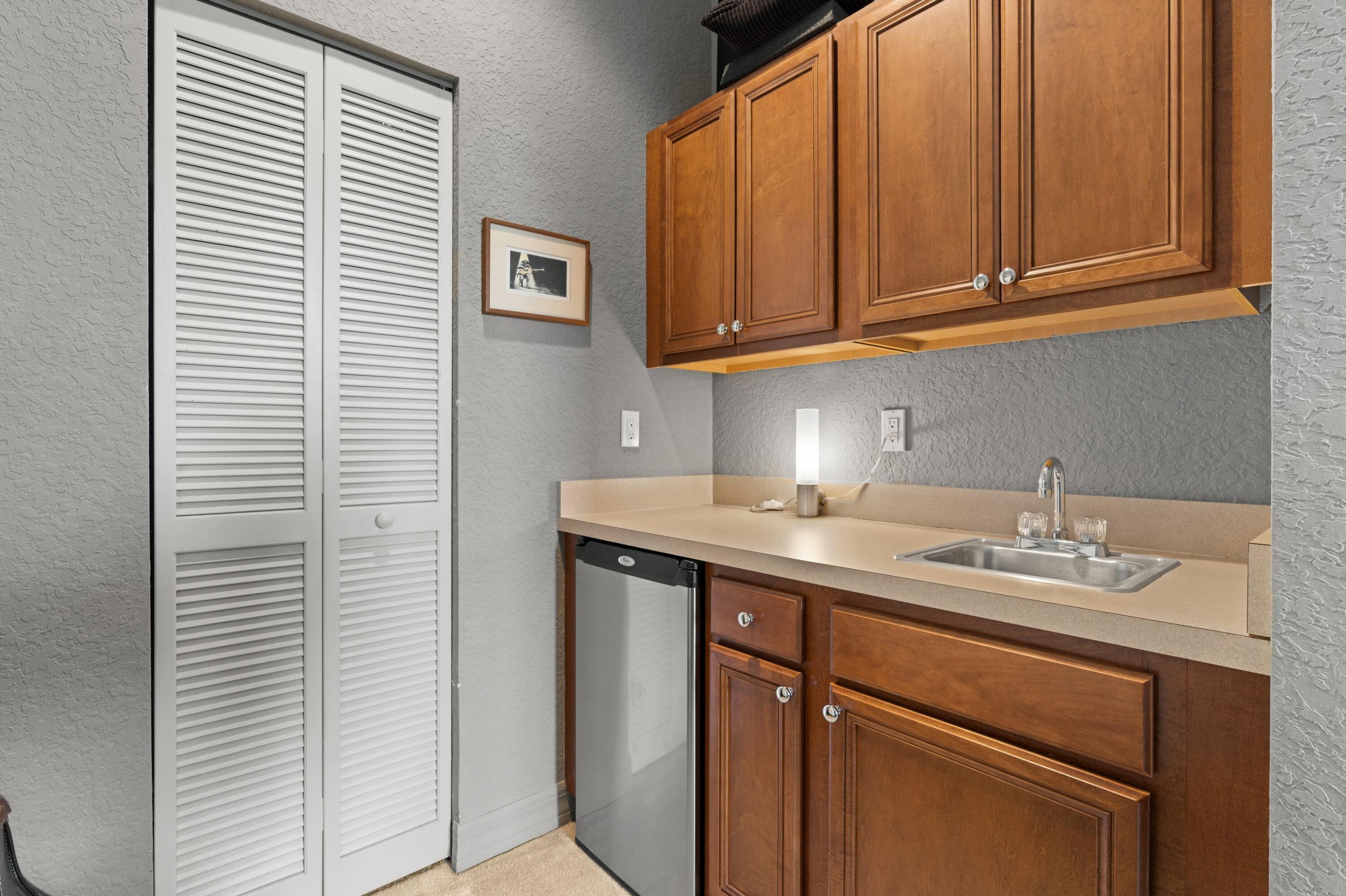 981 Northwest 18th Avenue Boca Raton, FL 33431 - Photo 14 of 31 Kitchenette