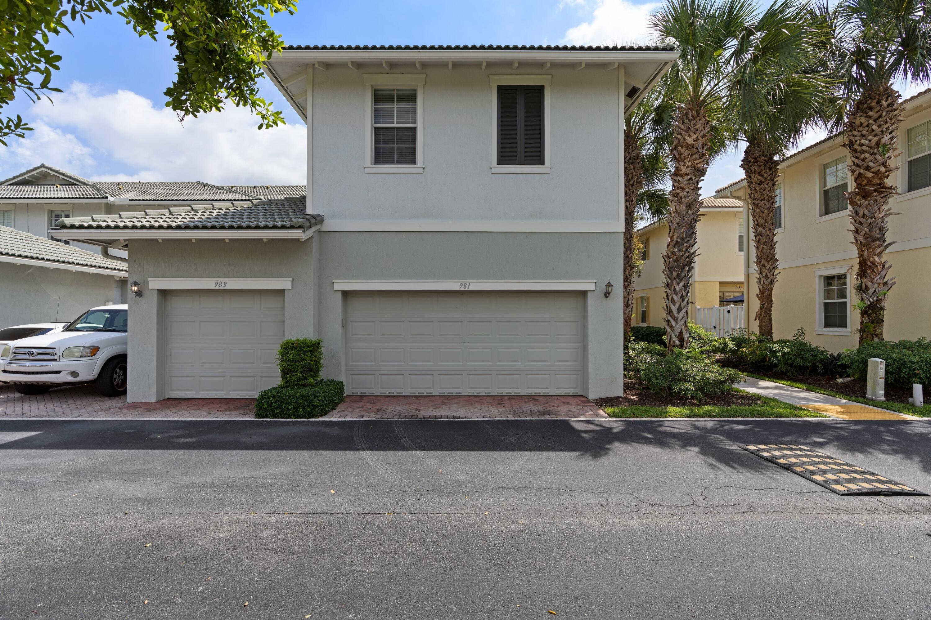 981 Northwest 18th Avenue Boca Raton, FL 33431 - Photo 20 of 31 Garage