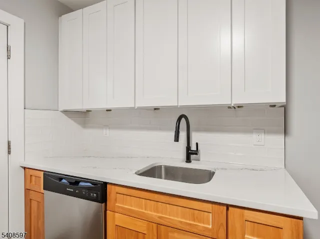 $3,200 | 895 Port Reading Avenue, Unit 2, Woodbridge, NJ 07064