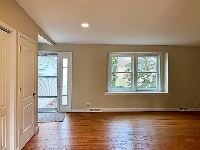 15 Evergreen Road Streamwood, IL 60107 - Photo 3 of 13