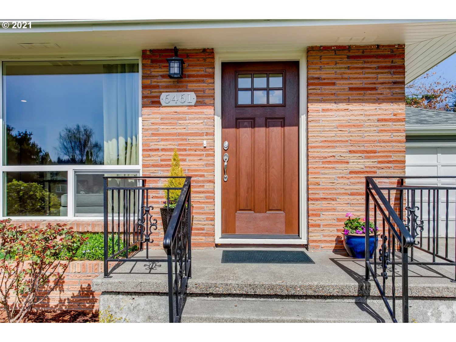 6461 Southwest 46th Place Portland, OR 97221 - Photo 2 of 27 Gallery Image 2