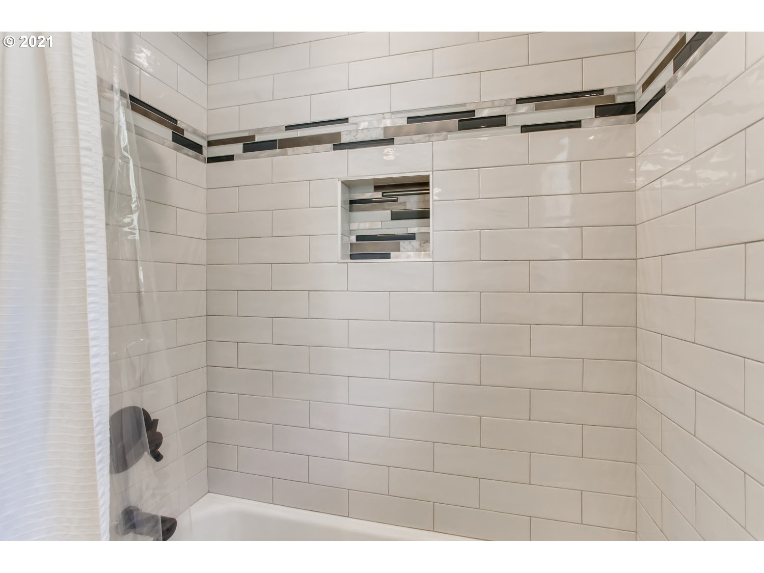 6461 Southwest 46th Place Portland, OR 97221 - Photo 12 of 27 Gallery Image 12