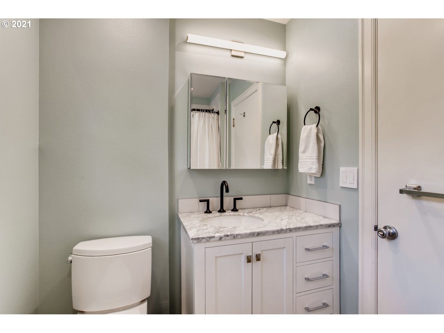 6461 Southwest 46th Place Portland, OR 97221 - Photo 13 of 27 Gallery Image 13