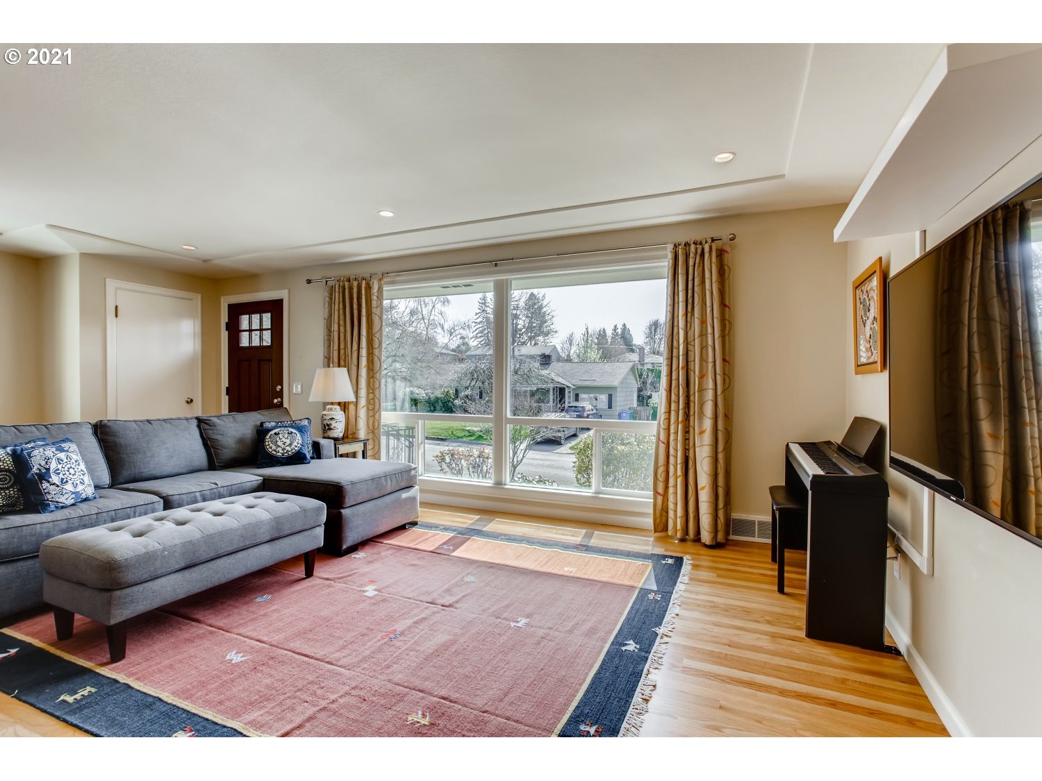 6461 Southwest 46th Place Portland, OR 97221 - Photo 3 of 27 Gallery Image 3